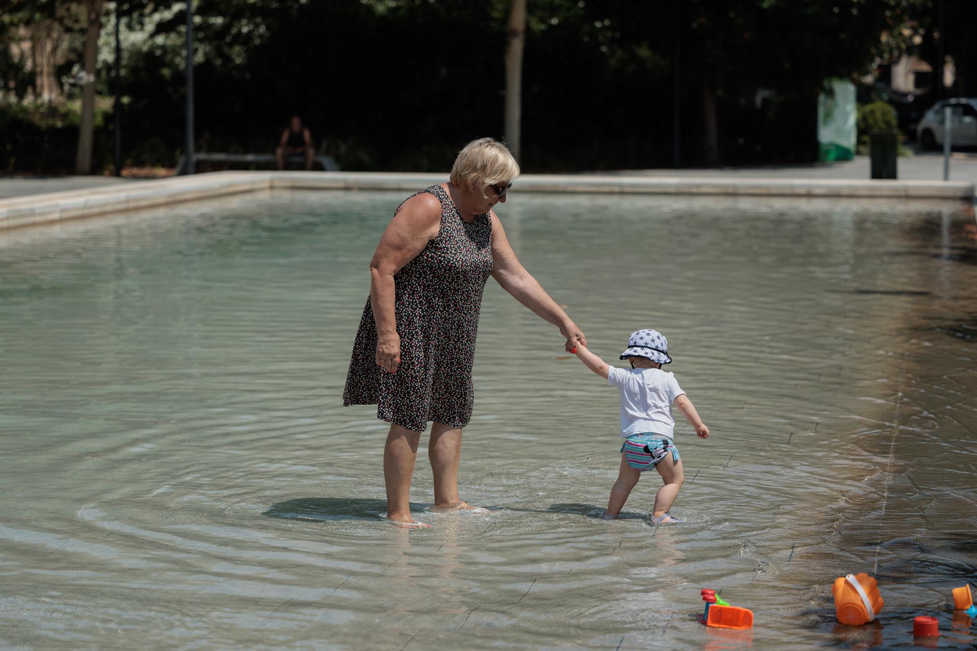 La infancia que vive en familias con dificultades económicas es la más afectada por el calor La infancia que vive en familias con dificultades económicas es la más afectada por el calor
