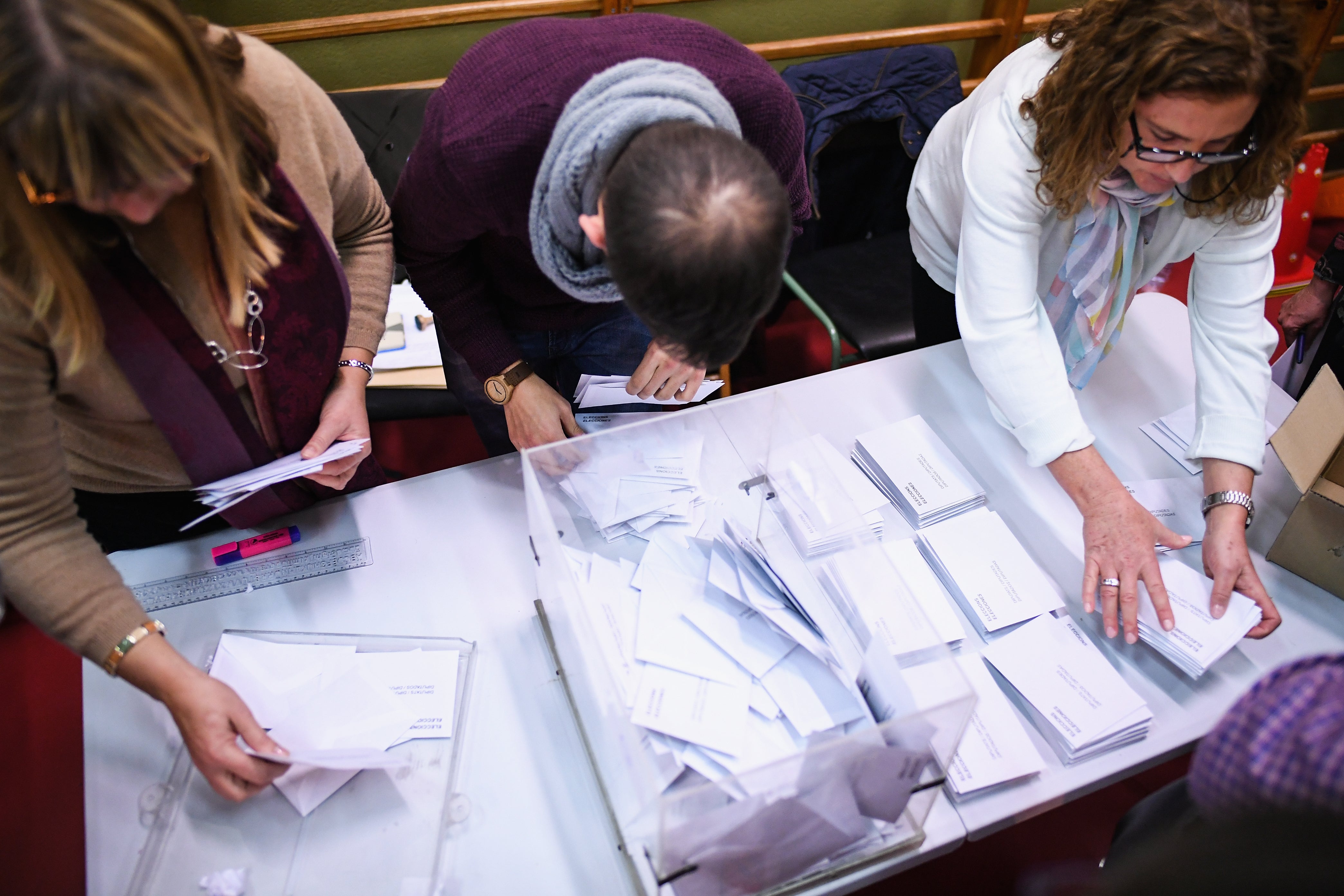 De bocadillos de calamares a ventiladores: las iniciativas para que el día de en la mesa electoral sea más llevadero De bocadillos de calamares a ventiladores: las iniciativas para que el día de en la mesa electoral sea más llevadero