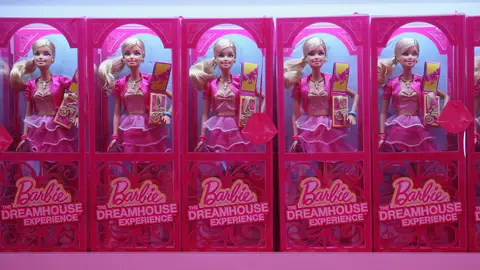 Muñecas Barbie en una tienda de Berlín Muñecas Barbie en una tienda de Berlín