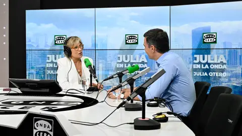 Momento de la entrevista a Pedro Sánchez en Julia en la onda 