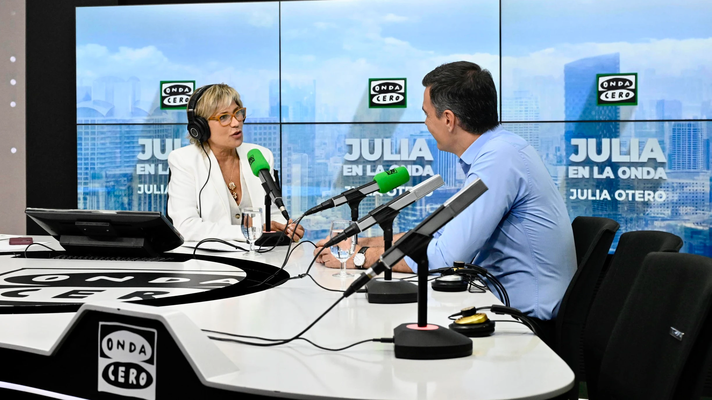 Momento de la entrevista a Pedro S&aacute;nchez en Julia en la onda 