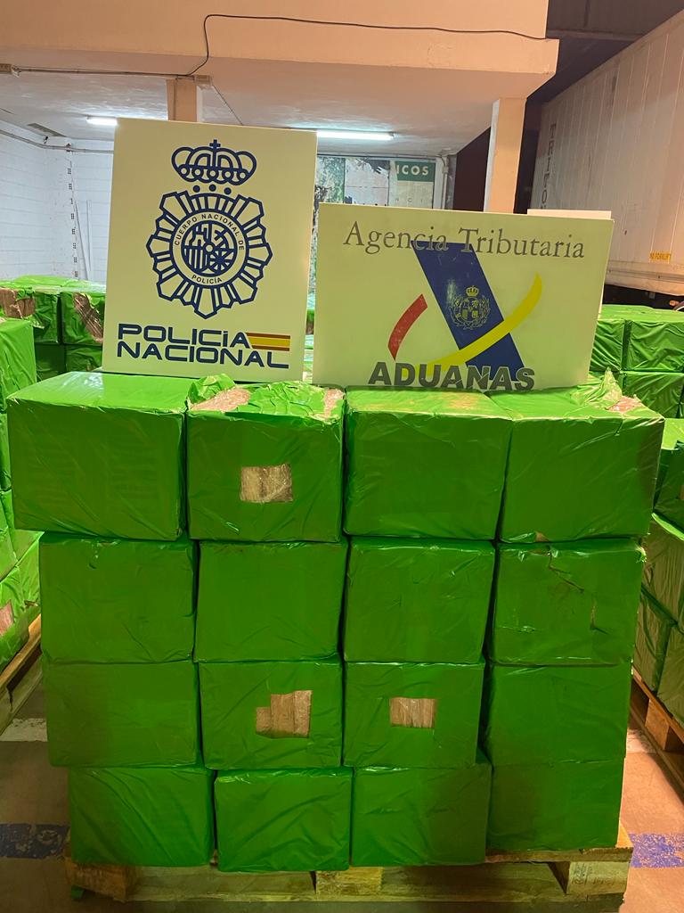 La Policía Nacional de Alicante detiene a cinco hombres tras incautarles más de 4 toneladas de cocaína La Policía Nacional de Alicante detiene a cinco hombres tras incautarles más de 4 toneladas de cocaína