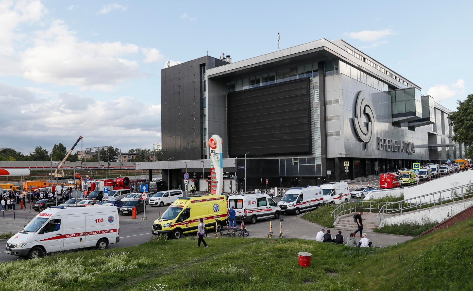 Al menos cuatro muertos en un centro comercial de Moscú después de que se rompiera una tubería de agua caliente Al menos cuatro muertos en un centro comercial de Moscú después de que se rompiera una tubería de agua caliente