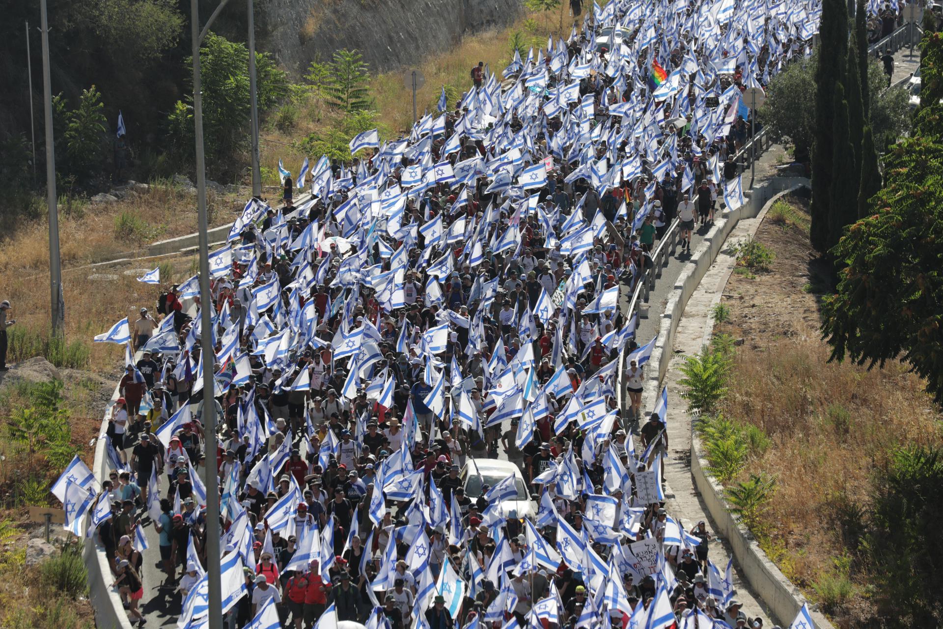 Más de 200.000 israelíes se manifiestan para paralizar la reforma judicial de Netanyahu Más de 200.000 israelíes se manifiestan para paralizar la reforma judicial de Netanyahu