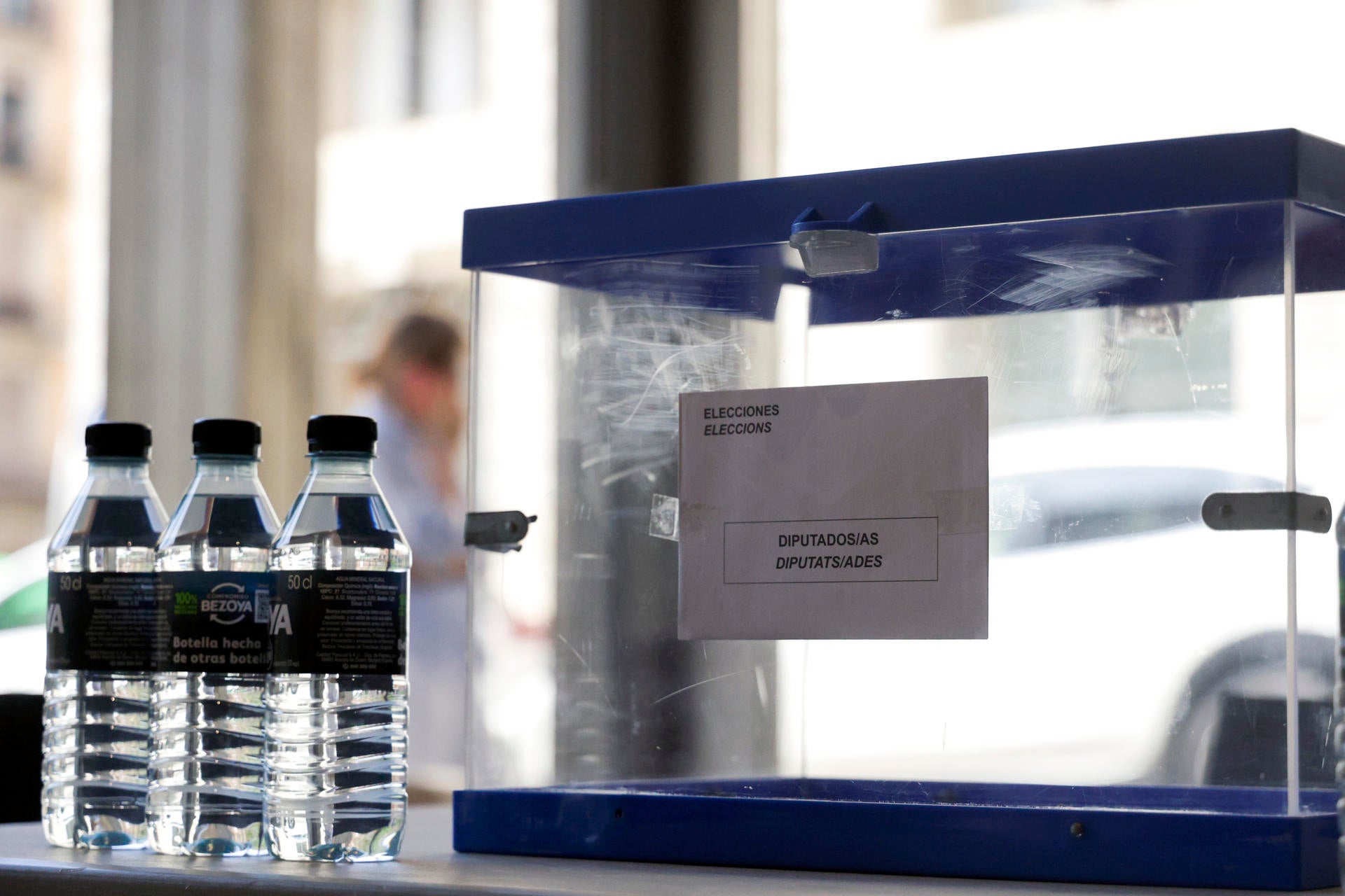 Una mujer de Pontevedra tendrá que dar el pecho en la mesa electoral Una mujer de Pontevedra tendrá que dar el pecho en la mesa electoral