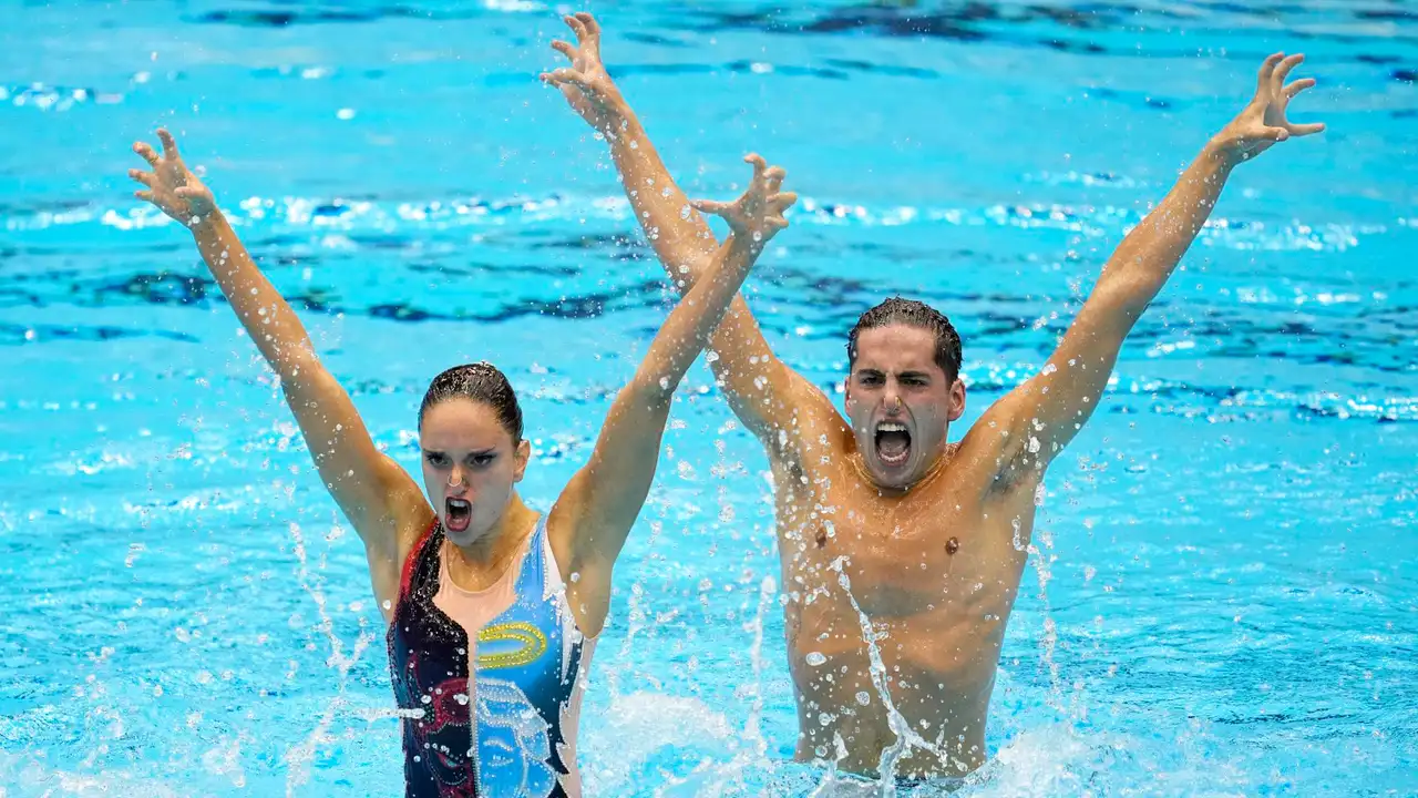Los deportistas Dennis González y Mireia González en el mundial de natación de Fukuoka Los deportistas Dennis González y Mireia González en el mundial de natación de Fukuoka