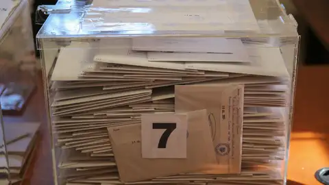 Abren las urnas en Canarias. Un total de 1,78 millones de electores están llamados a votar en las islas Abren las urnas en Canarias. Un total de 1,78 millones de electores están llamados a votar en las islas