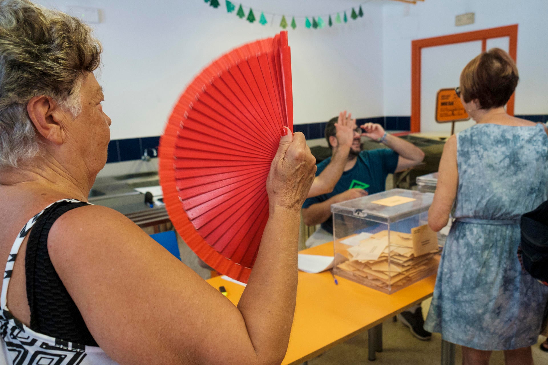A las 17:00 horas la participación en Canarias vuelve a subir en casi punto y medio A las 17:00 horas la participación en Canarias vuelve a subir en casi punto y medio