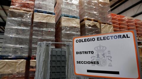 Imagen de la distribución de papeletas en las elecciones de 2019