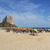 Calp inicia una campaña para mantener limpias las playas de colillas