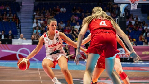 La escolta de la selecci&oacute;n espa&ntilde;ola Elena Buenavida.