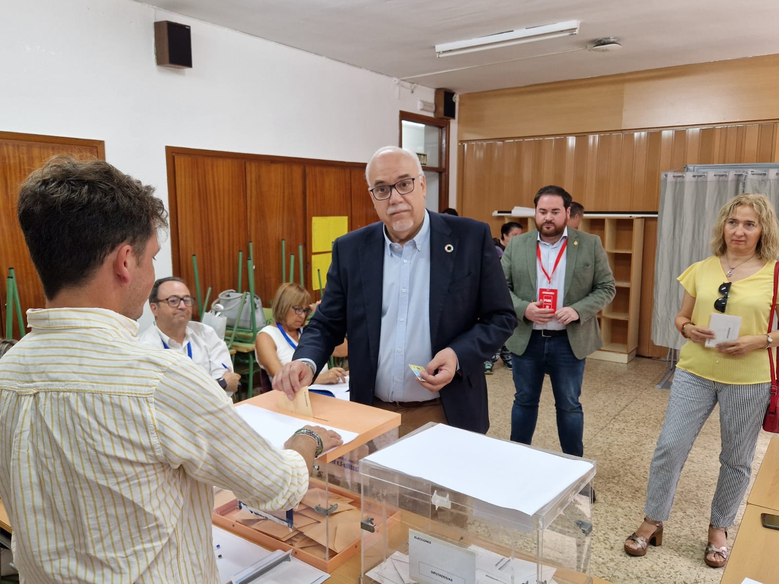 Julián Nieva, cobrará del Senado y no del Ayuntamiento de Manzanares Julián Nieva, cobrará del Senado y no del Ayuntamiento de Manzanares