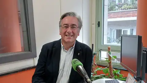 Pablo González en los estudios de Onda Cero Gijón Cabeza de lista del PP de Asturias al Senado, diputado en JGPA y presidente del PP de Gijón