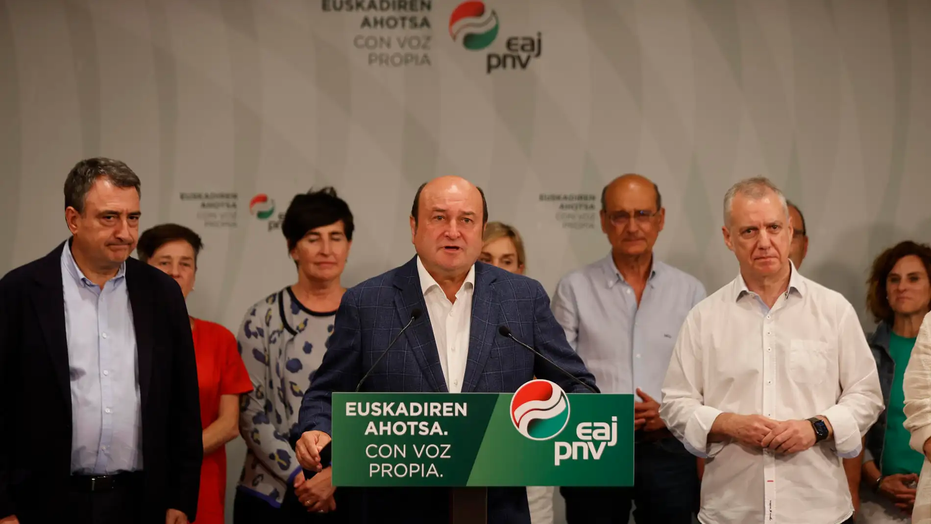 El presidente del PNV, Andoni Ortuzar, junto al portavoz en el Congreso y candidato, Aitor Esteban, y el lehendakari Iñigo Urkullu.