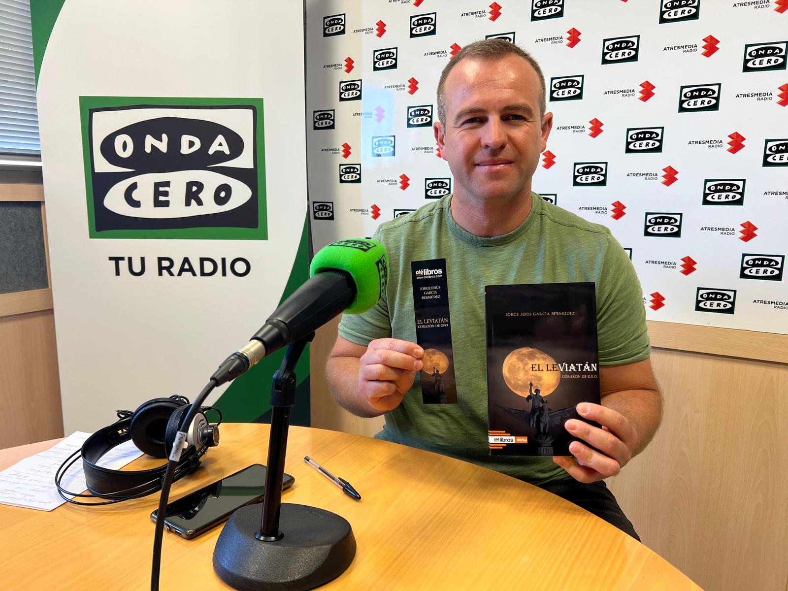 El Policía-Escritor nos sorprende ahora con su nueva novela El Policía-Escritor nos sorprende ahora con su nueva novela