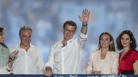 Alberto Núñez Feijóo junto a otros dirigentes del PP tras las elecciones del 23 de julio Alberto Núñez Feijóo junto a otros dirigentes del PP tras las elecciones del 23 de julio