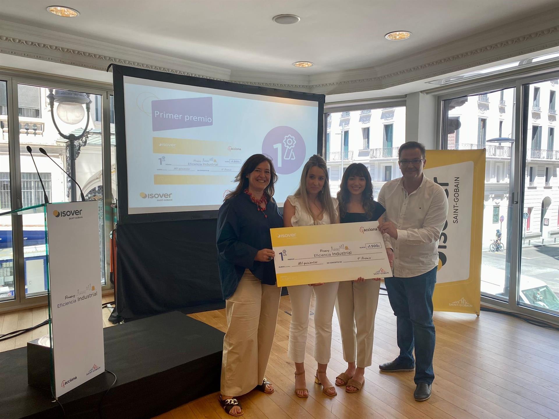 Cuatro estudiantes de UEx ganan los Premios Eficiencia industrial con un proyecto de mejora de la central de biomasa de Logrosán Cuatro estudiantes de UEx ganan los Premios Eficiencia industrial con un proyecto de mejora de la central de biomasa de Logrosán