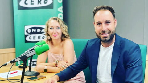 El periodista y subdirector del documental &quot;Operaci&oacute;n Brooklyn&quot;, Sergio Rodrigo, junto a Elka Dimitrova en Onda Cero Mallorca.