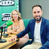 El periodista y subdirector del documental "Operación Brooklyn", Sergio Rodrigo, junto a Elka Dimitrova en Onda Cero Mallorca.