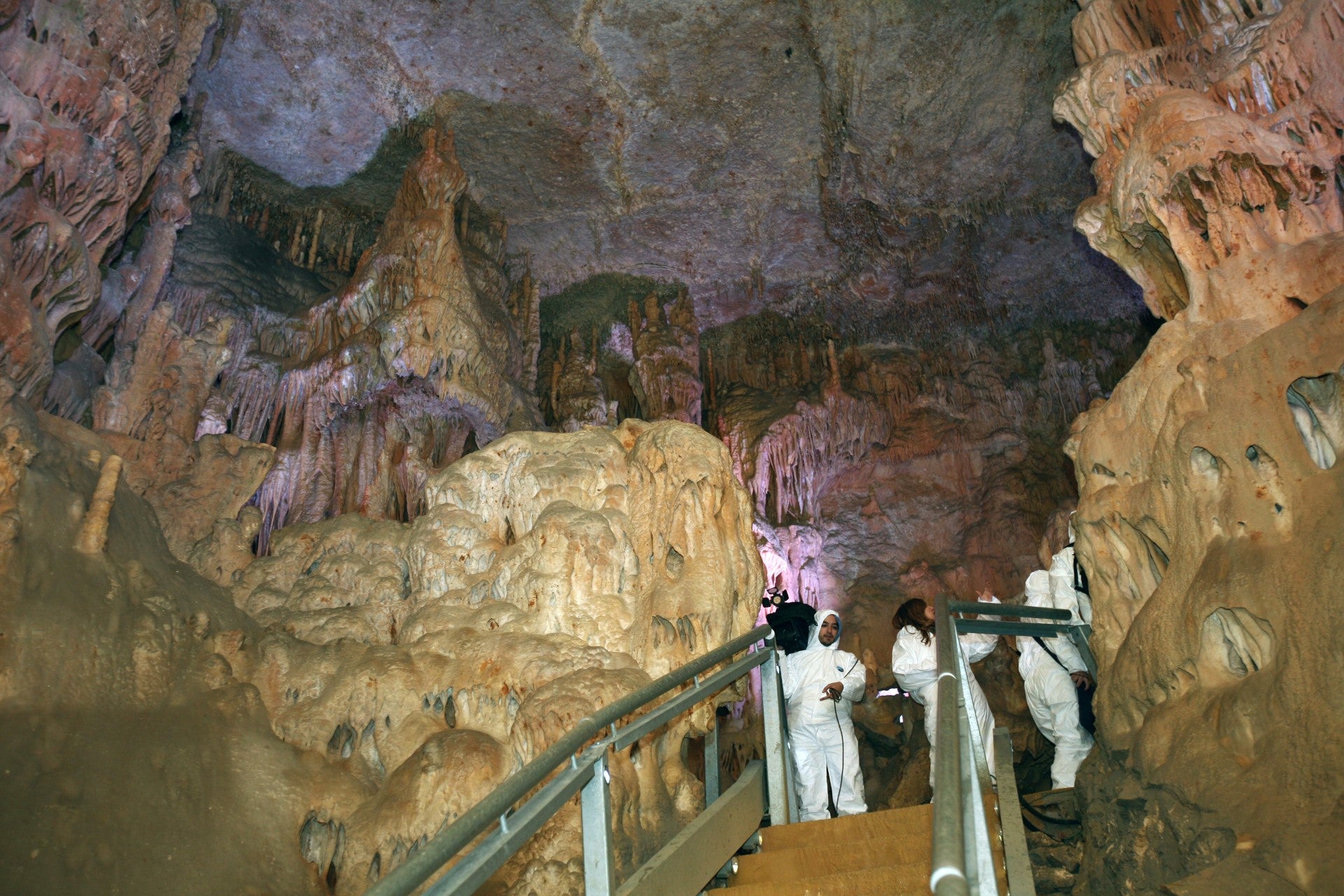 “Viaje al centro de la Cueva” y talleres infantiles para descubrir y disfrutar al máximo de la Cueva de los Franceses “Viaje al centro de la Cueva” y talleres infantiles para descubrir y disfrutar al máximo de la Cueva de los Franceses