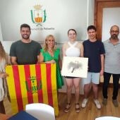 La deportista Àngels Fiol, junto a la alcaldesa de Felanitx, Catalina Soler, y los regidores Toni Peña, Jaume Monserrat y Marina Obrador