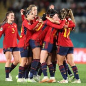 Las jugadoras de las selección española celebran un gol