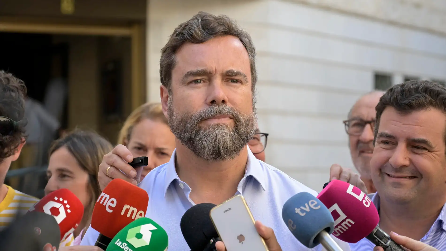 Vox dice que no será "obstáculo" para la investidura de Feijóo si consigue el apoyo de algunos diputados socialistas