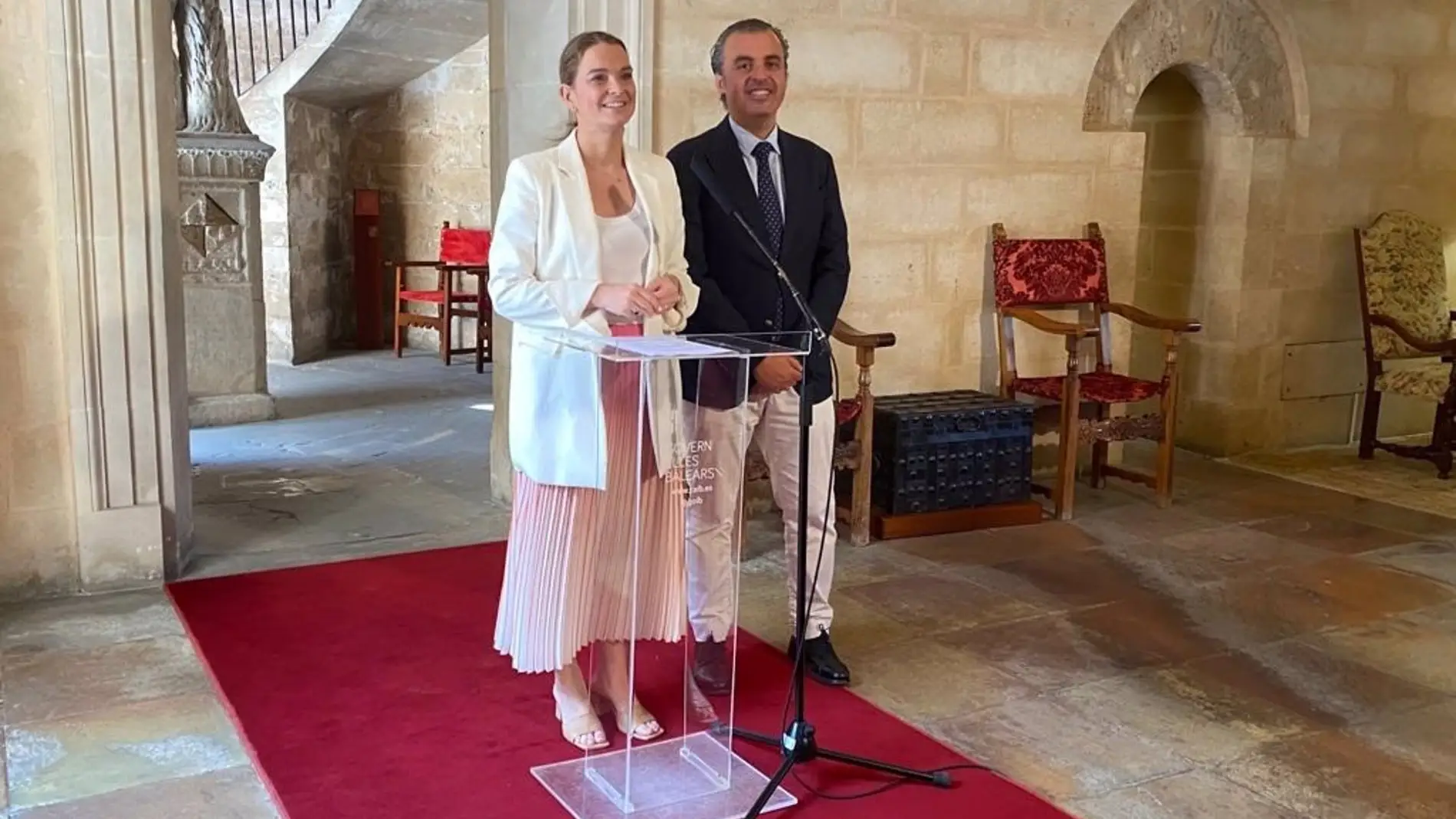 La presidenta del Govern, Marga Prohens, y el conseller de Educación y Universidades, Antoni Vera