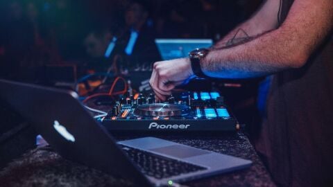 Imagen de archivo de un DJ