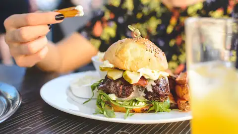 Guía práctica para disfrutar sin arruinarnos de los restaurantes costeros de la Vega Baja este verano Guía práctica para disfrutar sin arruinarnos de los restaurantes costeros de la Vega Baja este verano