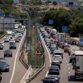 Atasco en la autovía A3, el primer día de la Operación Especial del Verano, a 30 de junio de 2023, en Madrid (España)