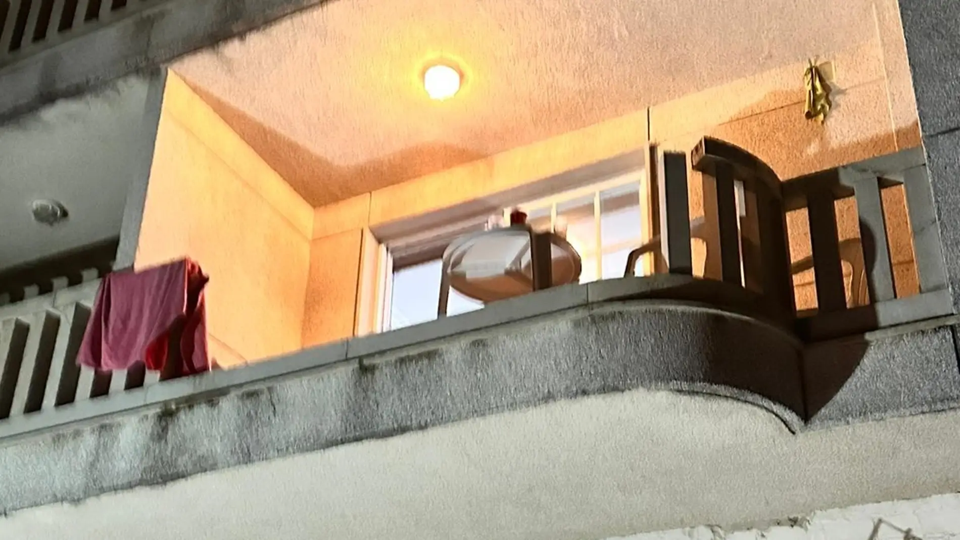 Cuatro jóvenes heridos tras caer por un balcón en Sanxenxo