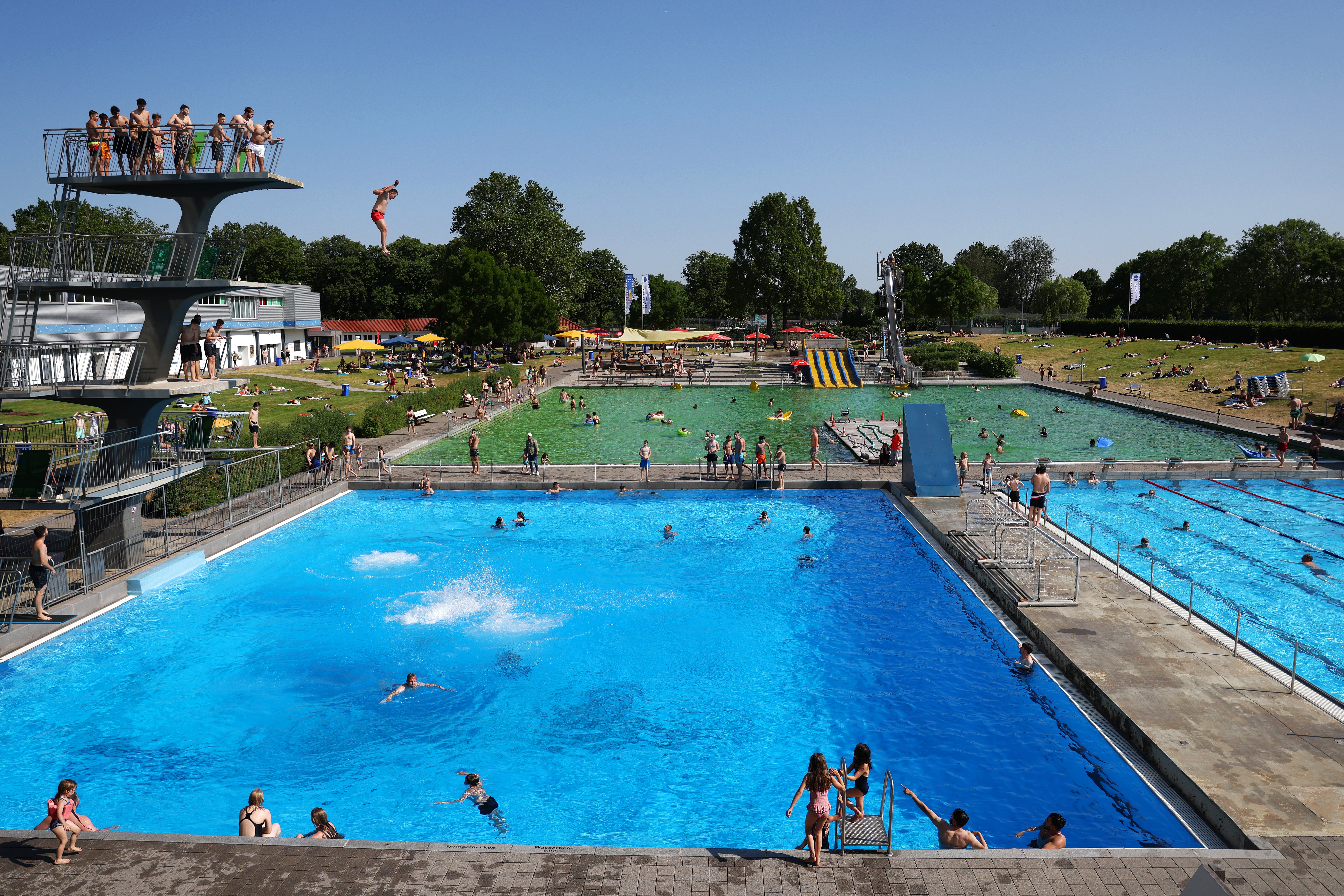 Anabel Vázquez: "Las piscinas recogen muchos rincones de nuestra cultura" Anabel Vázquez: "Las piscinas recogen muchos rincones de nuestra cultura"