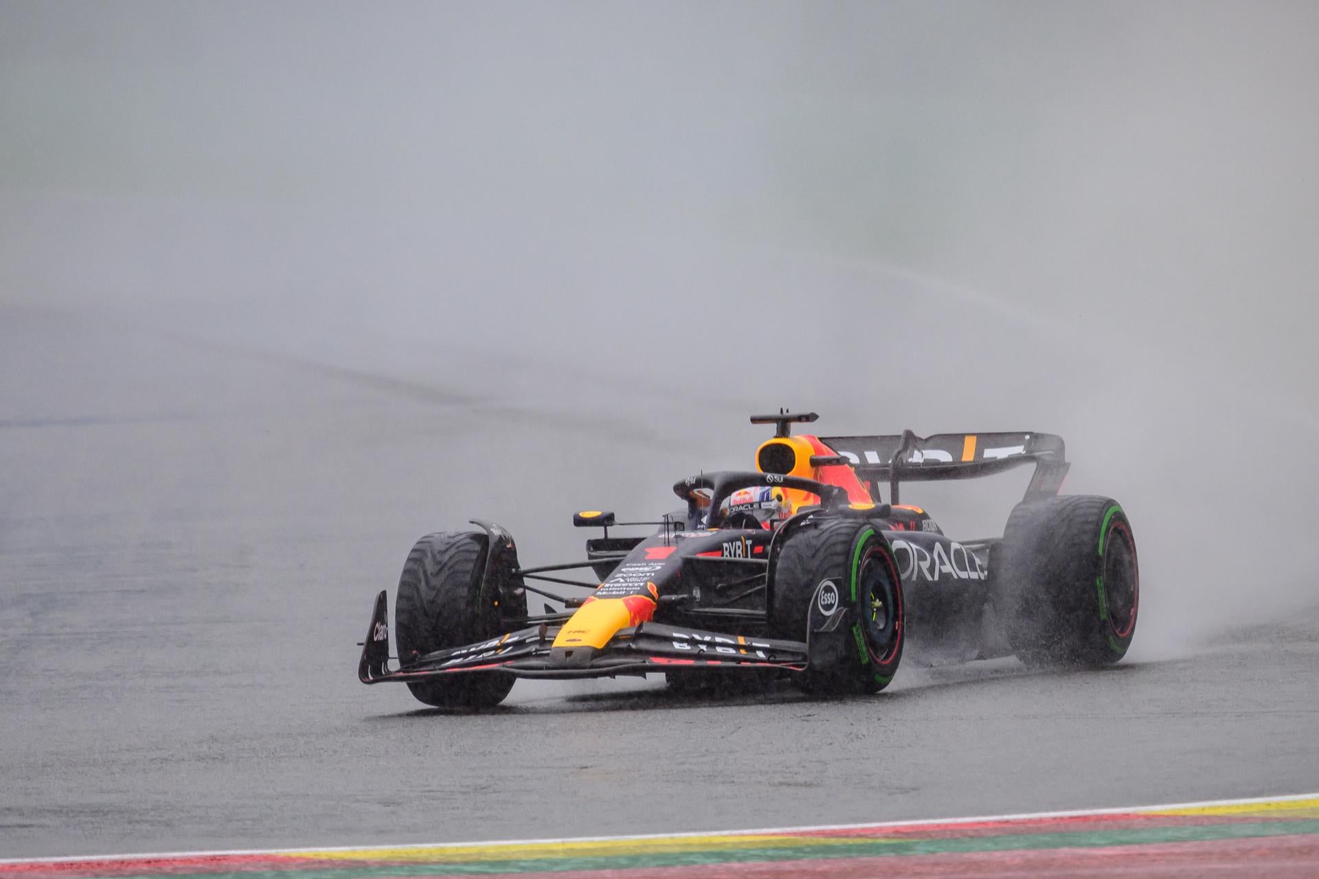 Leclerc saldrá primero en Bélgica tras una sanción a Verstappen, con Sainz 4º y Alonso 9º Leclerc saldrá primero en Bélgica tras una sanción a Verstappen, con Sainz 4º y Alonso 9º