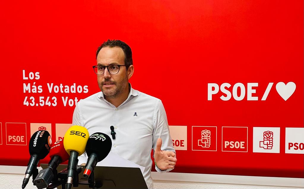 Héctor Díez, portavoz de PSOE Elche: "Eliminar los carriles bici no es de izquierdas ni de derechas, es política inútil" Héctor Díez, portavoz de PSOE Elche: "Eliminar los carriles bici no es de izquierdas ni de derechas, es política inútil"