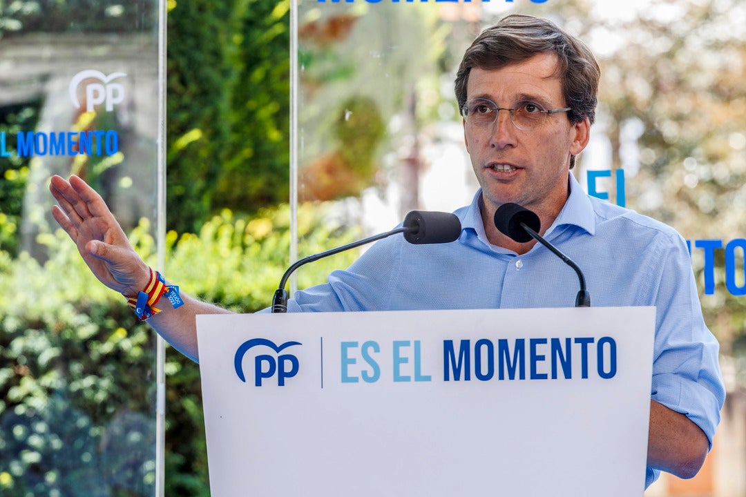 Almeida ve "insultante" normalizar que Sánchez sea presidente gracias a "un prófugo de la justicia" Almeida ve "insultante" normalizar que Sánchez sea presidente gracias a "un prófugo de la justicia"