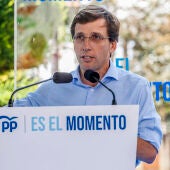 Almeida ve "insultante" normalizar que Sánchez sea presidente gracias a "un prófugo de la justicia"