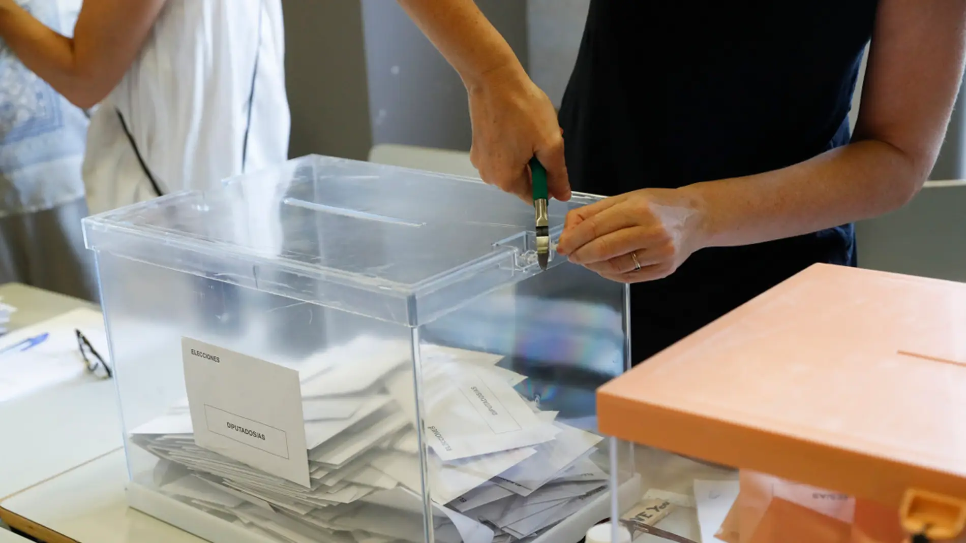 Los casos en que te puedes 'librar' de ser mesa electoral en las elecciones gallegas