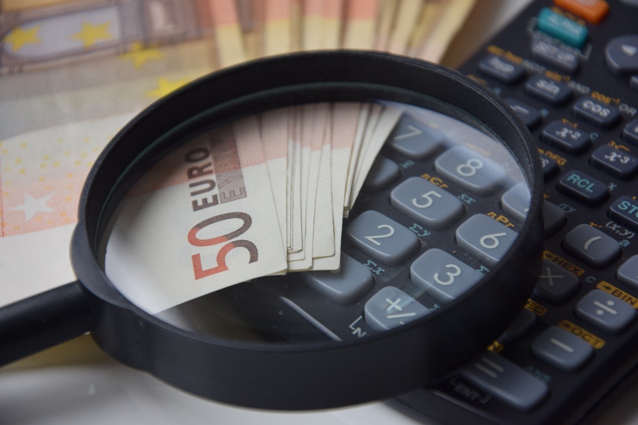 Cómo ahorrar en vacaciones: siete trucos para cuidar tu salud financiera en verano Cómo ahorrar en vacaciones: siete trucos para cuidar tu salud financiera en verano