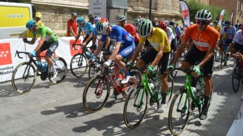 Salida de los ciclistas en la segunda etapa de la Vuelta Ciclista a la Comunidad de Madrid