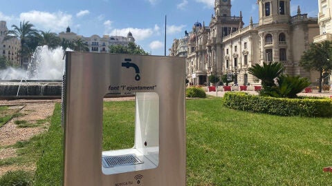 Fuente instalada en la Plaza del Ayuntamiento de Val&egrave;ncia