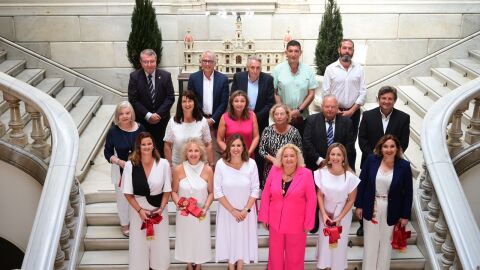 M&ordf; Jos&eacute; Catal&aacute; junto a los alcaldes y alcaldesas tras su nombramiento