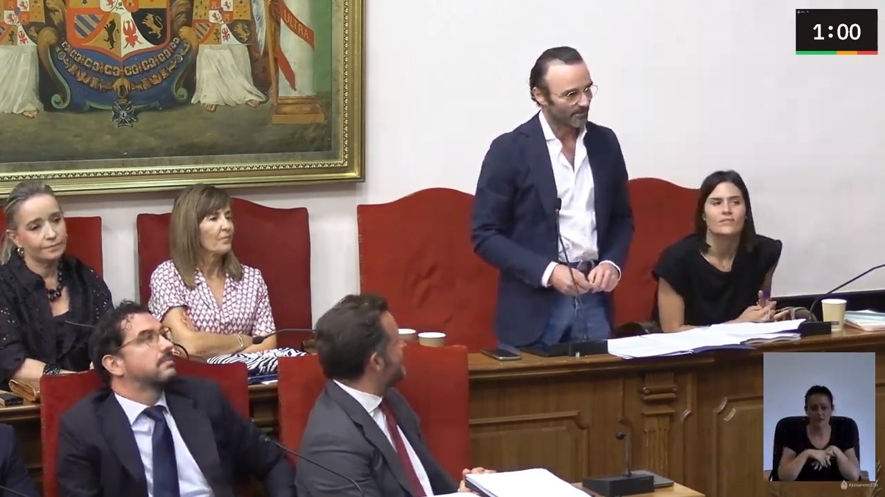 El concejal Tito Costa deja el Ayuntamiento de Elche en el primer pleno ordinario del mandato El concejal Tito Costa deja el Ayuntamiento de Elche en el primer pleno ordinario del mandato