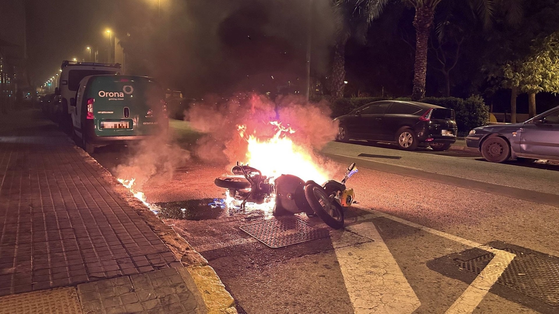 Detenido en Elche por quemar una moto aparcada y tirar dos más al suelo Detenido en Elche por quemar una moto aparcada y tirar dos más al suelo