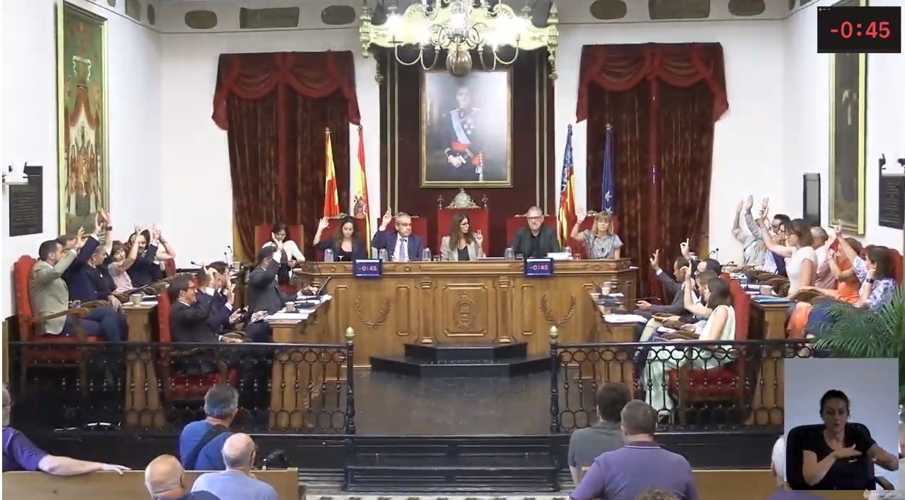 Elche estrena el ciclo de plenos municipales ordinarios del mandato discutiendo sobre los Edusi, el trasvase Tajo-Segura y el cambio climático Elche estrena el ciclo de plenos municipales ordinarios del mandato discutiendo sobre los Edusi, el trasvase Tajo-Segura y el cambio climático