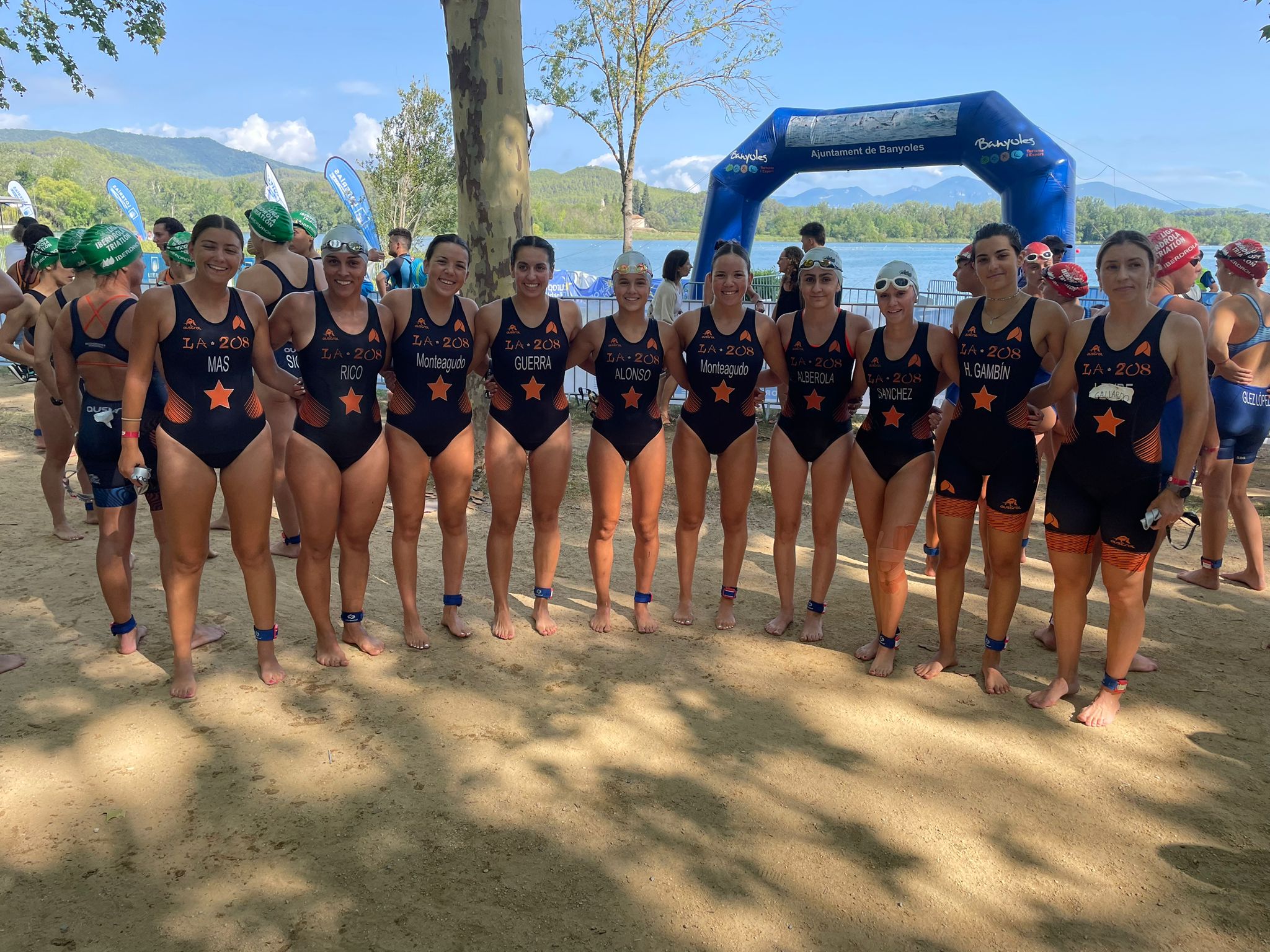 La208 Triatlón Club de Elche cierra una gran temporada con el equipo femenino rozando la división de honor La208 Triatlón Club de Elche cierra una gran temporada con el equipo femenino rozando la división de honor