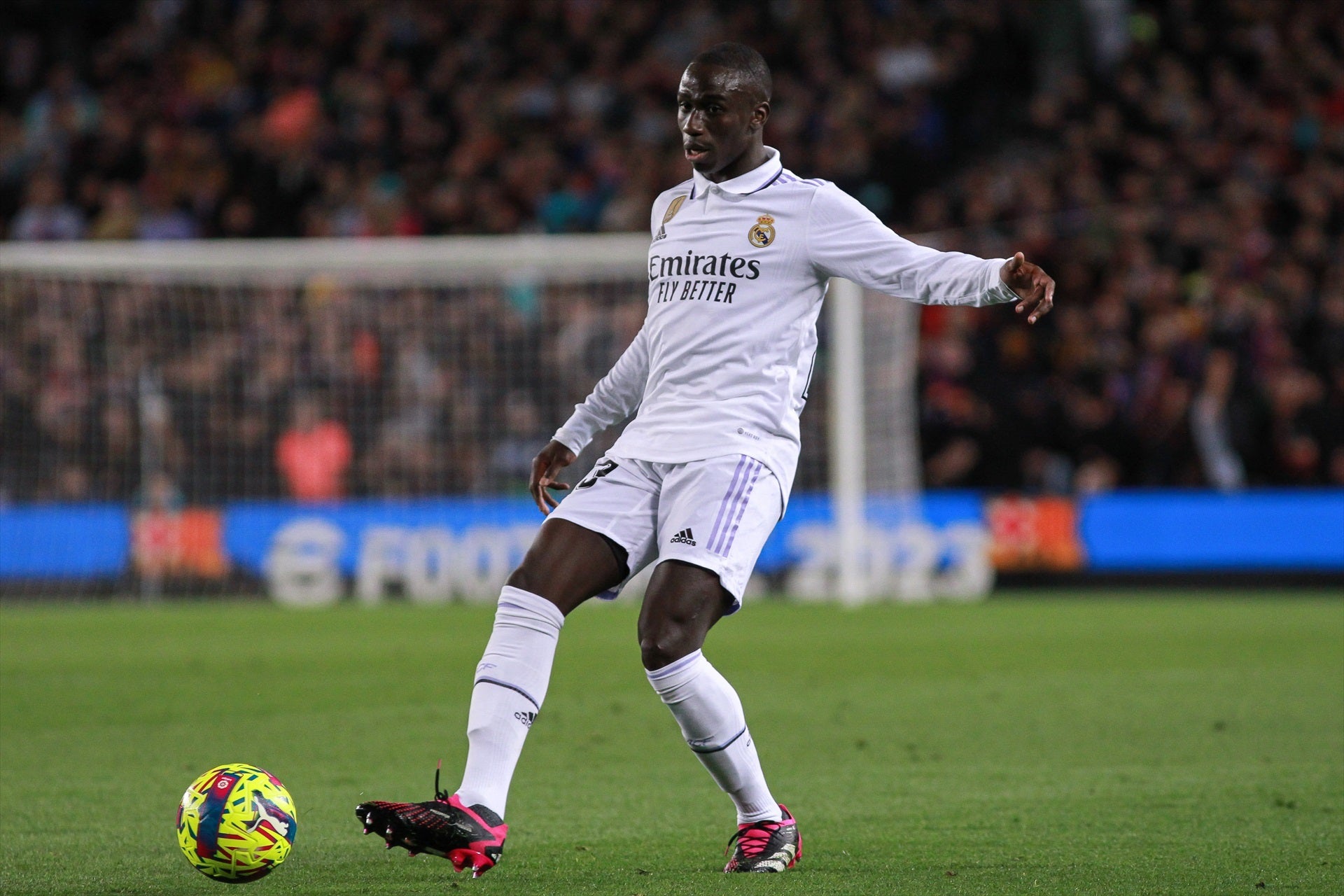 Mendy sufre una lesión en el bíceps femoral y podría perderse el arranque de LaLiga Mendy sufre una lesión en el bíceps femoral y podría perderse el arranque de LaLiga