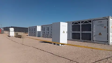 Alter Enersun y Alterna Energía desarrollan un sistema de hibridación de baterías en dos plantas solares en Cáceres Alter Enersun y Alterna Energía desarrollan un sistema de hibridación de baterías en dos plantas solares en Cáceres