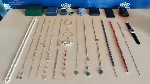 Imagen de las joyas confiscadas. Imagen de las joyas confiscadas.