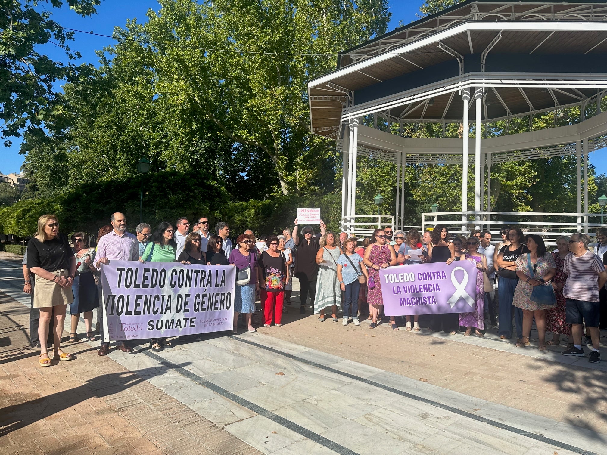 Se rompe la unidad PSOE-PP en concentración contra la violencia machista de Toledo Se rompe la unidad PSOE-PP en concentración contra la violencia machista de Toledo